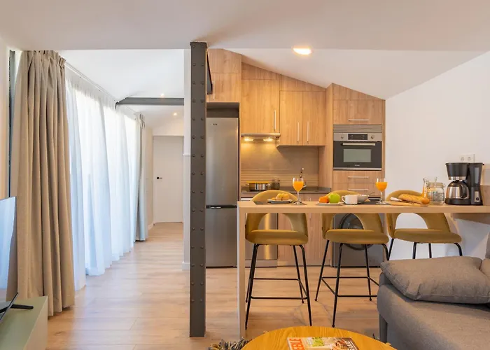 Feelathome Atarazanas Apartments
